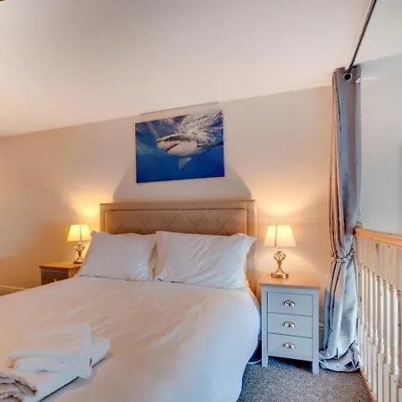 2 Bed In Whitby Oc-W507 *